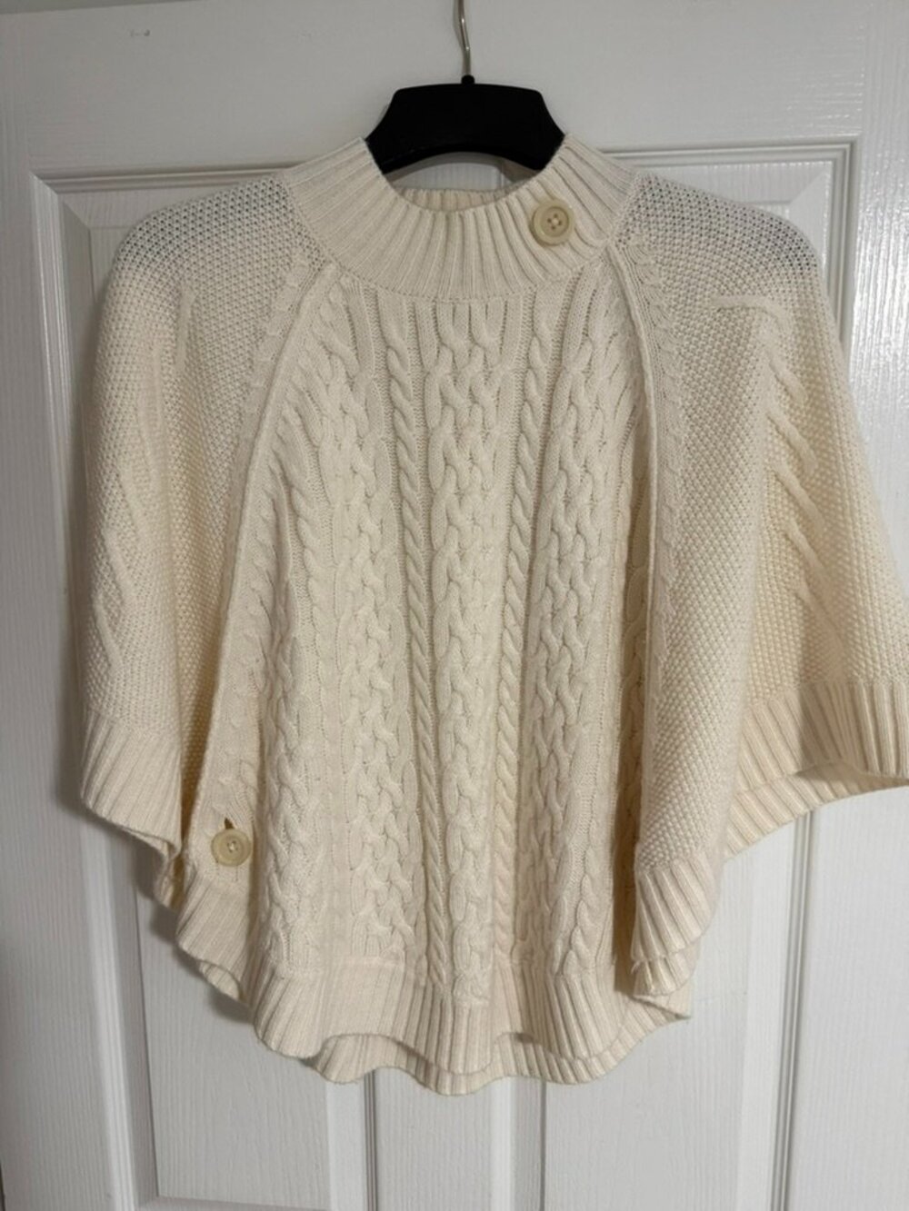 Chicos | Poncho Cable Knit Buttons Cape | Cream | Size: S/M